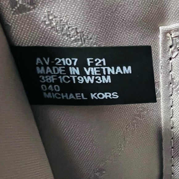 Michael Kors Jet Set Charm Large Zip Clutch Wristlet Silver - Picture 9 of 11